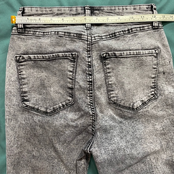 REWASH Brand Jeans Womens 5/27 Black Skinny Distressed Raw Hem Stretch Denim - Picture 4 of 16